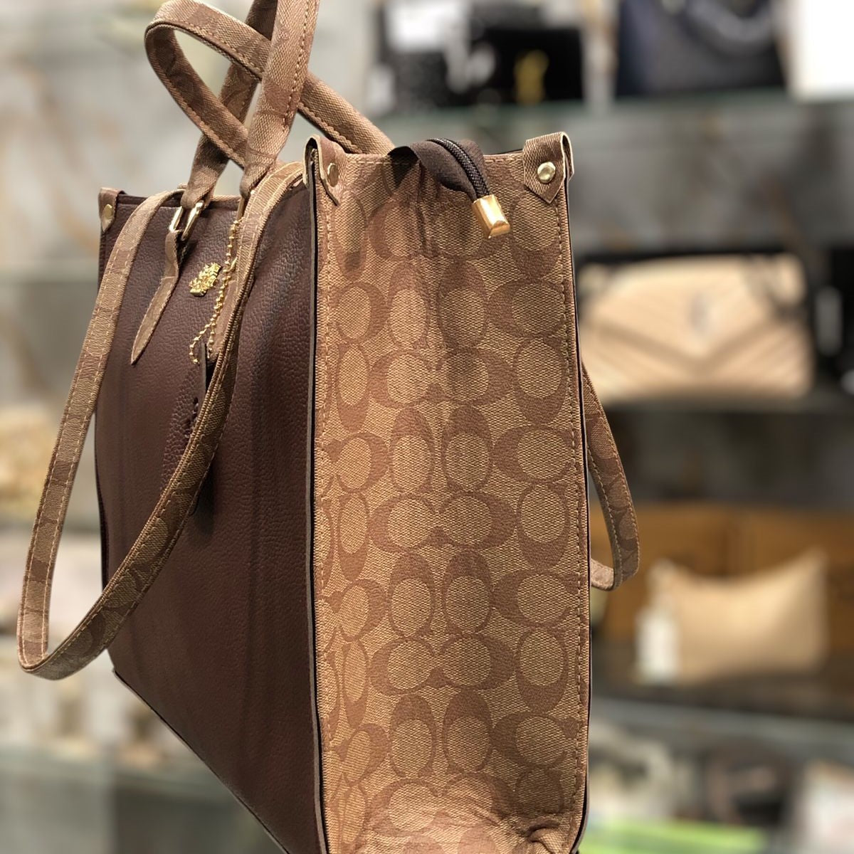 High Quality Coach Tote Bag 16x11 Inches Elegant Designer Handbag